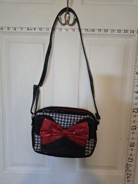 Disney Store Minnie Mouse Style Crossbody Bag – Red Sequin Bow
Cute Disney Store